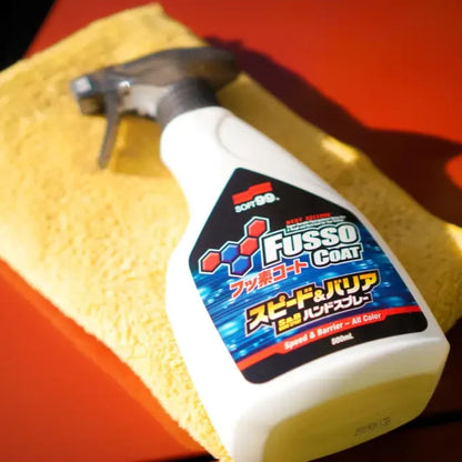 Resultado de brillo y repelencia al agua con Cera Líquida Fusso Coat Speed Soft99.