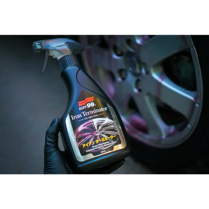 Detalle de etiqueta del Descontaminador de Llantas Iron Terminator Soft99 500ml, removedor de hierro.