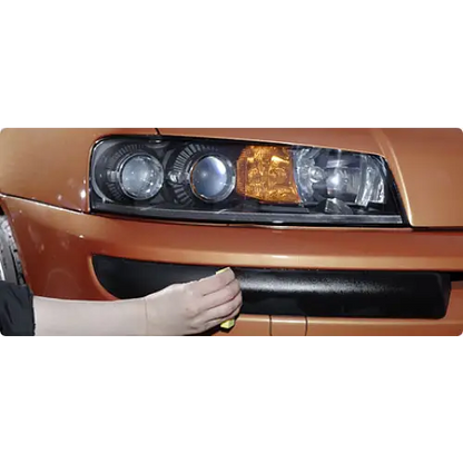 Aplicación de Sellador de Plásticos Nano Hard Soft99 sobre piezas plásticas de automóvil.